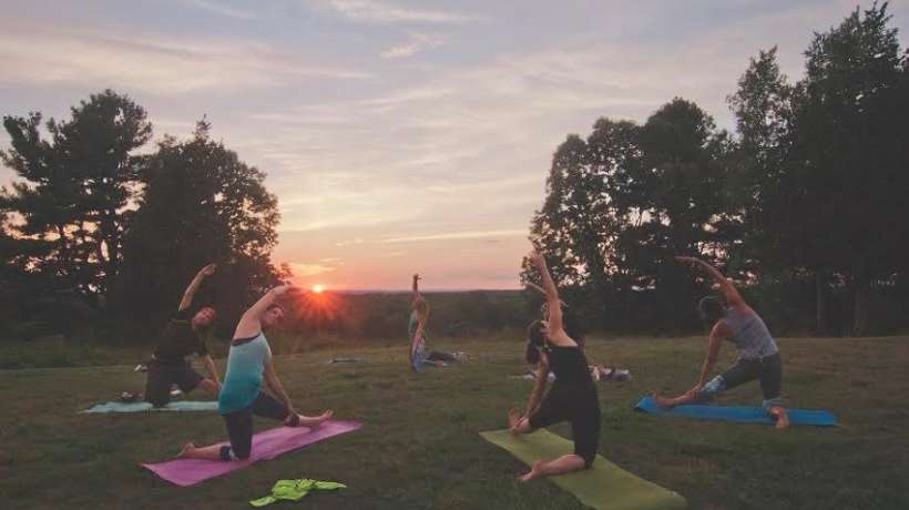 Outdoor yoga: How and why to do yoga in nature?