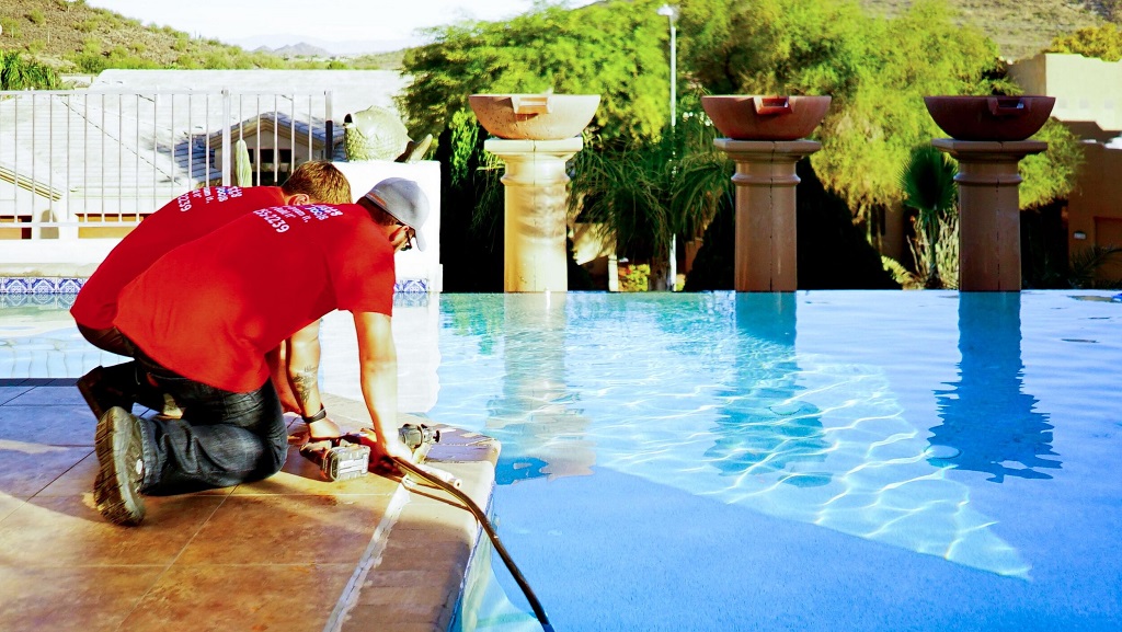 How Much Does a Pool Cleaning Service Cost?