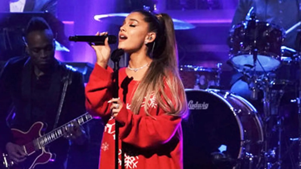 What Ariana song has a whistle note?