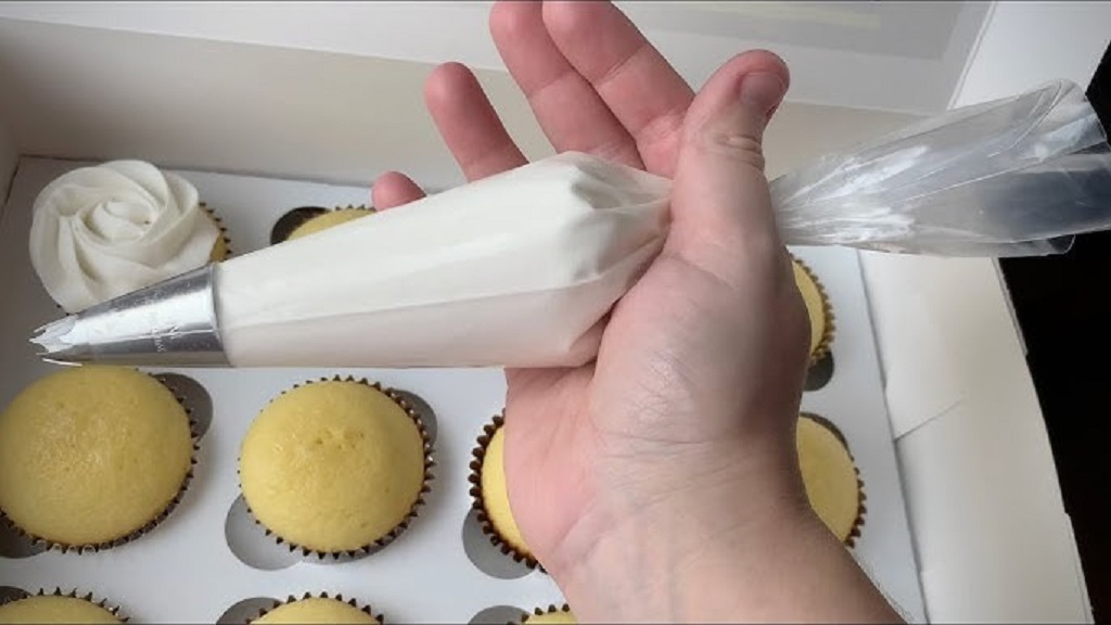 Can I use a piping bag without a nozzle