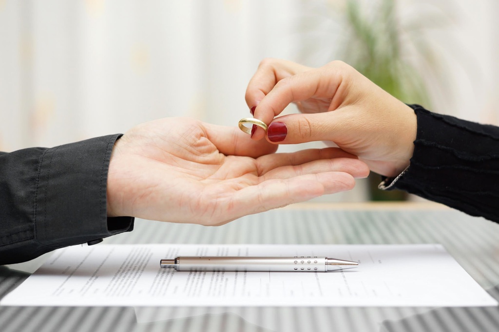 What are the 5 stages of divorce