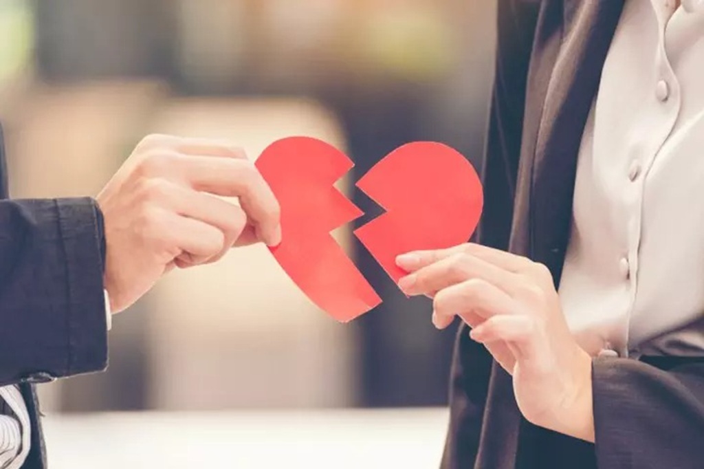 How to handle divorce emotionally